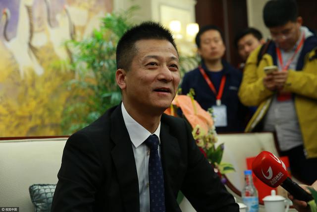 电影结构是片段式的，由一个人物引出另一个人物，在影片的结尾，我们才看见她们重聚在牢房。